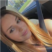 Soy una maestra tanto de infantil como de primaria con gran entusiasmo por mi trabajo, me encanta acompañar a mis alumnos.